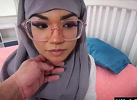 Cute muslim teen fucked unconnected nearby her classmate
