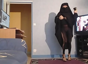 seins nus en djilbab et niqab