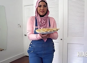 Chubby Girl Thither Hijab Offers Her Virginity On A Platter - POV