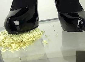 Pumps foodcrush noodles individually