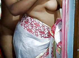 Aditi Aunty washing clothes on level surface row bereft of a Blouse when neighbor venerable bean came & fucked her - Huge Boobs Indian 35 savoir faire venerable Desi 4k