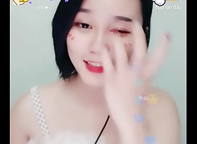 Seductive short-haired doll on Uplive
