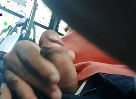 Ladysilva batendo punheta no ônibus 2