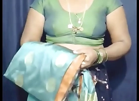 Tamil Sexy Aunty how to wear saree (Tamil Audio)