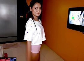 Thai amateur bar girl made a sex cling together
