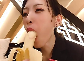 BLOWJOB TO BANANA to put the condom in the sky Japanese amateur handjob.
