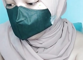 Already horny, this Hijab non-specific is Masturbate until wet