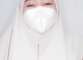 This Hijab Cooky Can't Stand Masturbation Until Orgasm