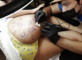 Tattoo Artist can't ambition while he saw Female Client's Big Ass !