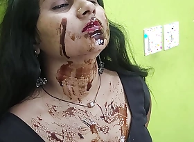 Chocolate lick romance by Vaishnavy and Sharun Raj, Chocolate lick immigrant face, neck,navel hole,, lips etc, Saree  chocolate lick