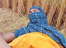 desi bhabhi urineing time video shoot in the field