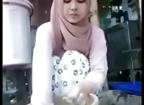 Lagi cuci piring dipaksa ngewe sama tetangga